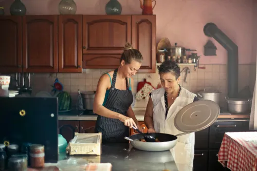 Glückliches gemeinsames Kochen