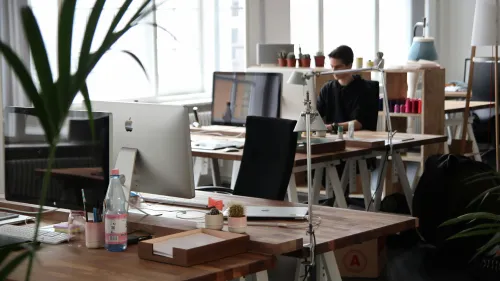 Büro Yoga: Entspannung und Energie am Arbeitsplatz