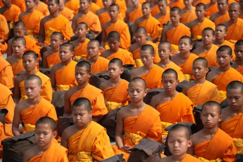 Buddhistische Mönche bei der Meditation