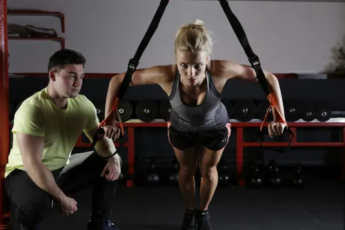 Mann und Frau beim Training