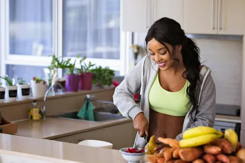 Person, die sich gesund ernährt