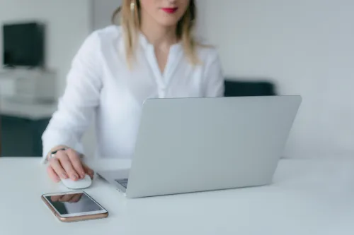 Person mit Laptop-1