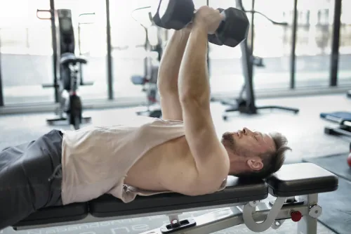 Person beim Ganzkörpertraining