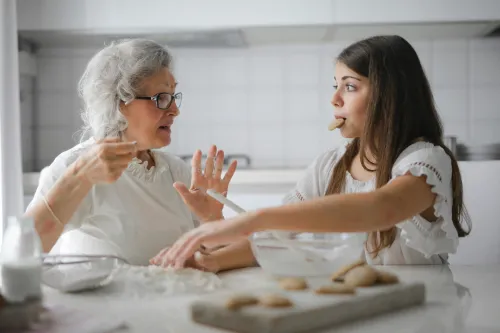 Familie beim gemeinsamen Kochen